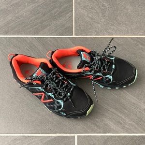 Women’s New Balance Trail All Terrain Tennis shoes, like new. Size 6